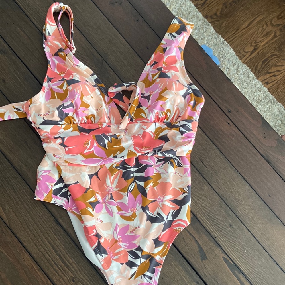 Women’s High Coverage One Piece Kona Sol Floral Swim Suit